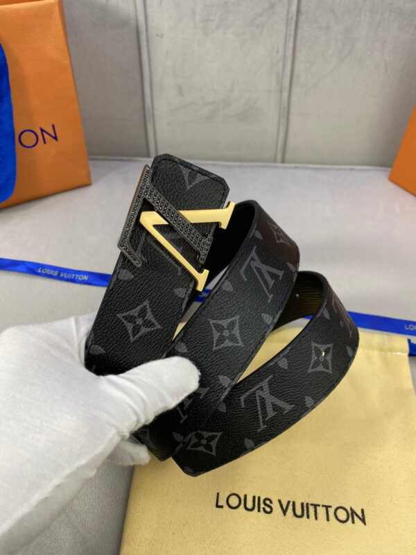 1:1 Replica Louis Vuitton Initiales Reversible LV Belt Monogram Eclipse with Black/Gold Toned Hardware LV Women Belt
