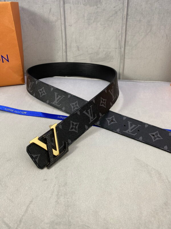 1:1 Replica Louis Vuitton Initiales Reversible LV Belt Monogram Eclipse with Black/Gold Toned Hardware LV Women Belt