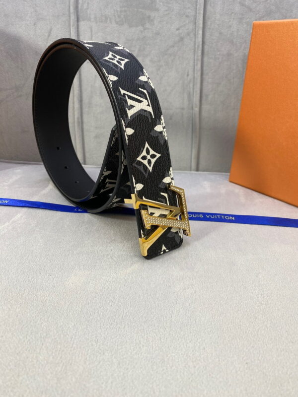 1:1 Replica Louis Vuitton Initiales Reversible LV Belt Monogram with Gold Toned Hardware LV Women Belt