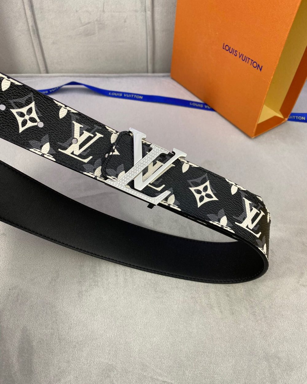 1:1 Replica Louis Vuitton Initiales Reversible LV Belt Monogram with Silver Toned Hardware LV Women Belt