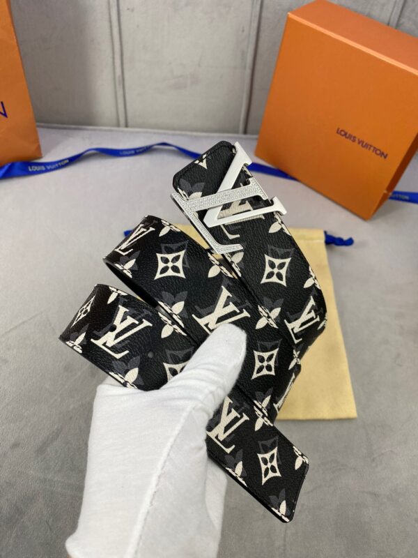 1:1 Replica Louis Vuitton Initiales Reversible LV Belt Monogram with Silver Toned Hardware LV Women Belt