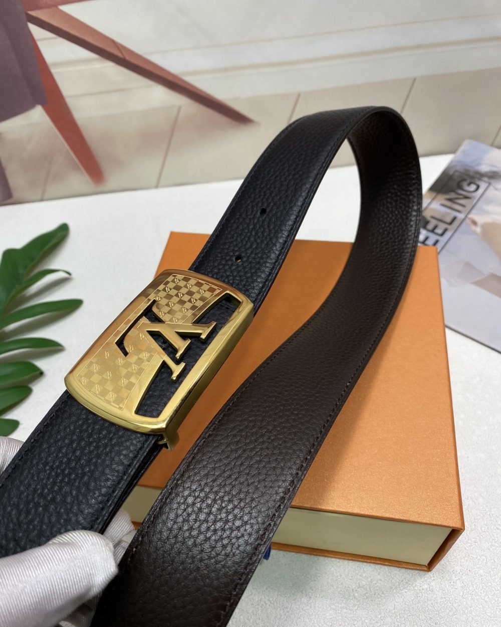 1:1 Replica Louis Vuitton Initiales Reversible LV Belt with Gold Toned Hardware LV Women Belt