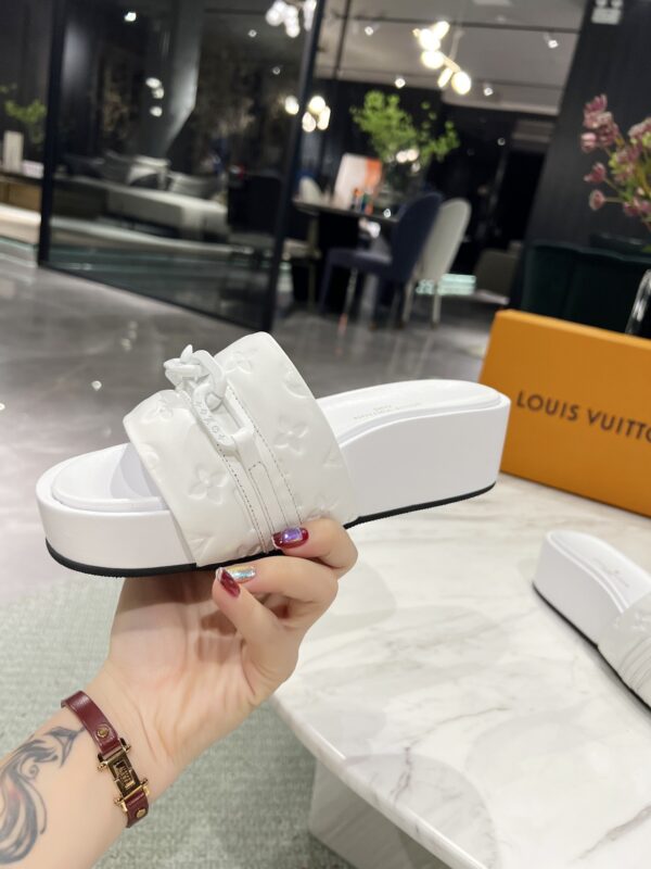 Louis Vuitton Jumbo Flatform Mule White For Women LV
