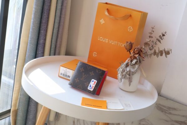 1:1 Replica Louis Vuitton LV X NBA Multiple Wallet Monogram Canvas For Men, Men's Wallet 12cm LV M80105