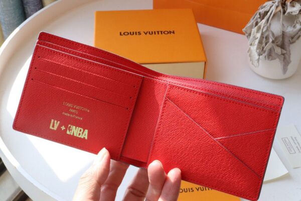 1:1 Replica Louis Vuitton LV x NBA Multiple Wallet Monogram Canvas For Men, Men's Wallet 4.5in/11.5cm LV M80105