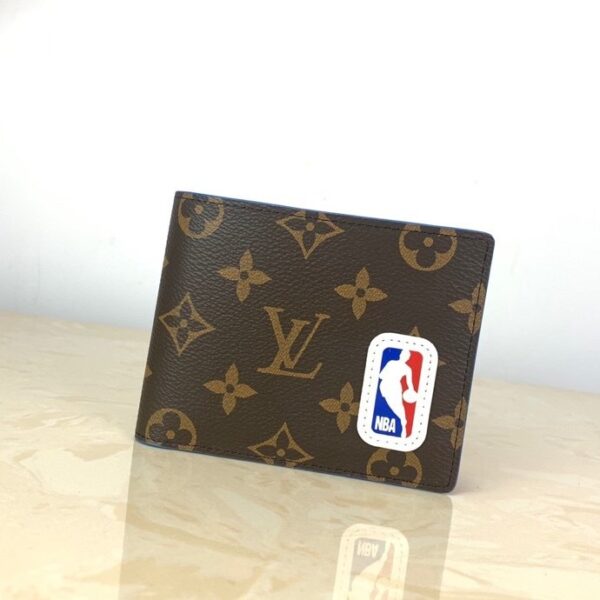 1:1 Replica Louis Vuitton LV x NBA Multiple Wallet Monogram Canvas For Men, Men's Wallet 4.5in/11.5cm LV M80105