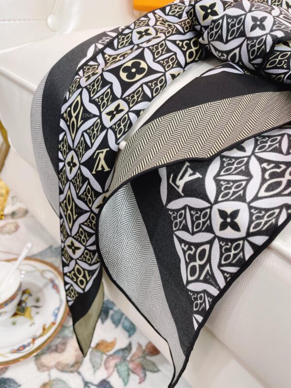 Louis Vuitton Monogram Pattern Black Scarf 175cm/69in 