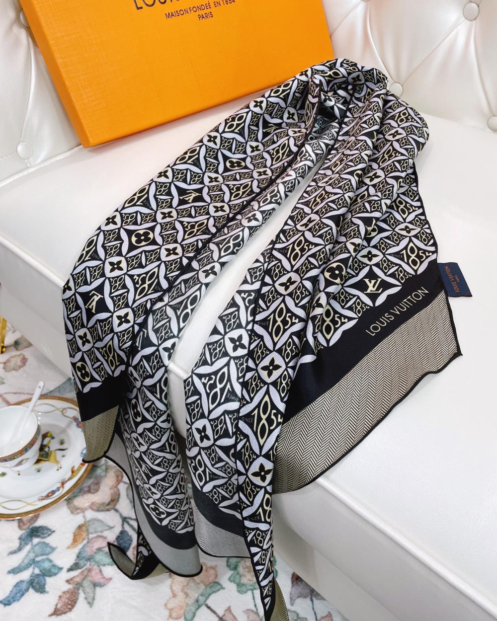 Louis Vuitton Monogram Pattern Black Scarf 175cm/69in