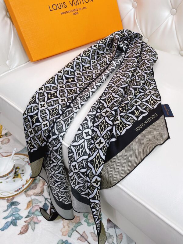 Louis Vuitton Monogram Pattern Black Scarf 175cm/69in 