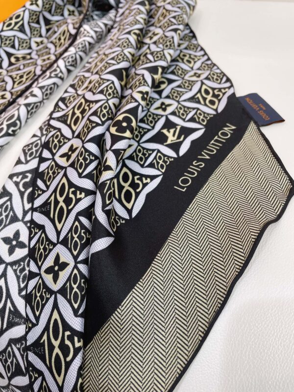 Louis Vuitton Monogram Pattern Black Scarf 175cm/69in 