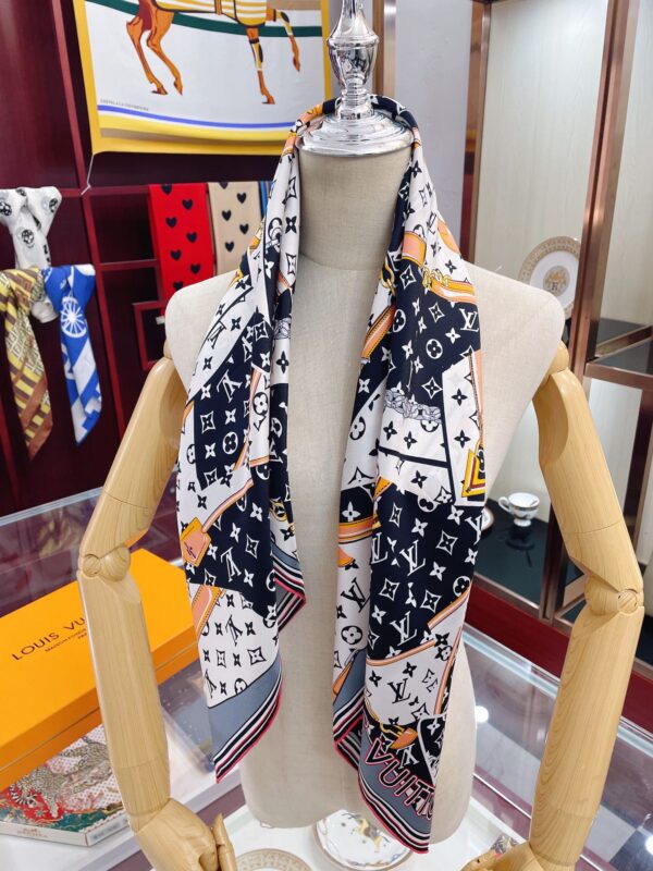 Louis Vuitton More and More Double Face Shawl Black Scarf 90cm/35in 