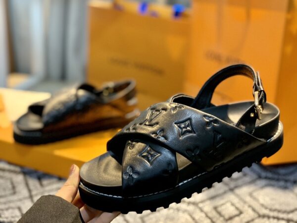 Louis Vuitton Paseo Flat Comfort Sandal Black For Women LV 1A9RDO