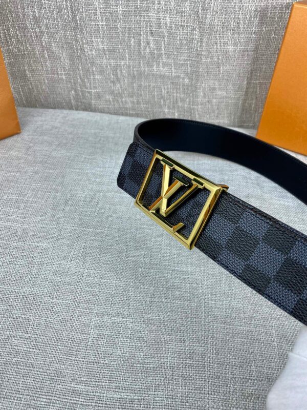 1:1 Replica Louis Vuitton Pyramide Frame Initiales Reversible LV Belt Damier Cobalt Canvas Blue and Black LV Women Belt