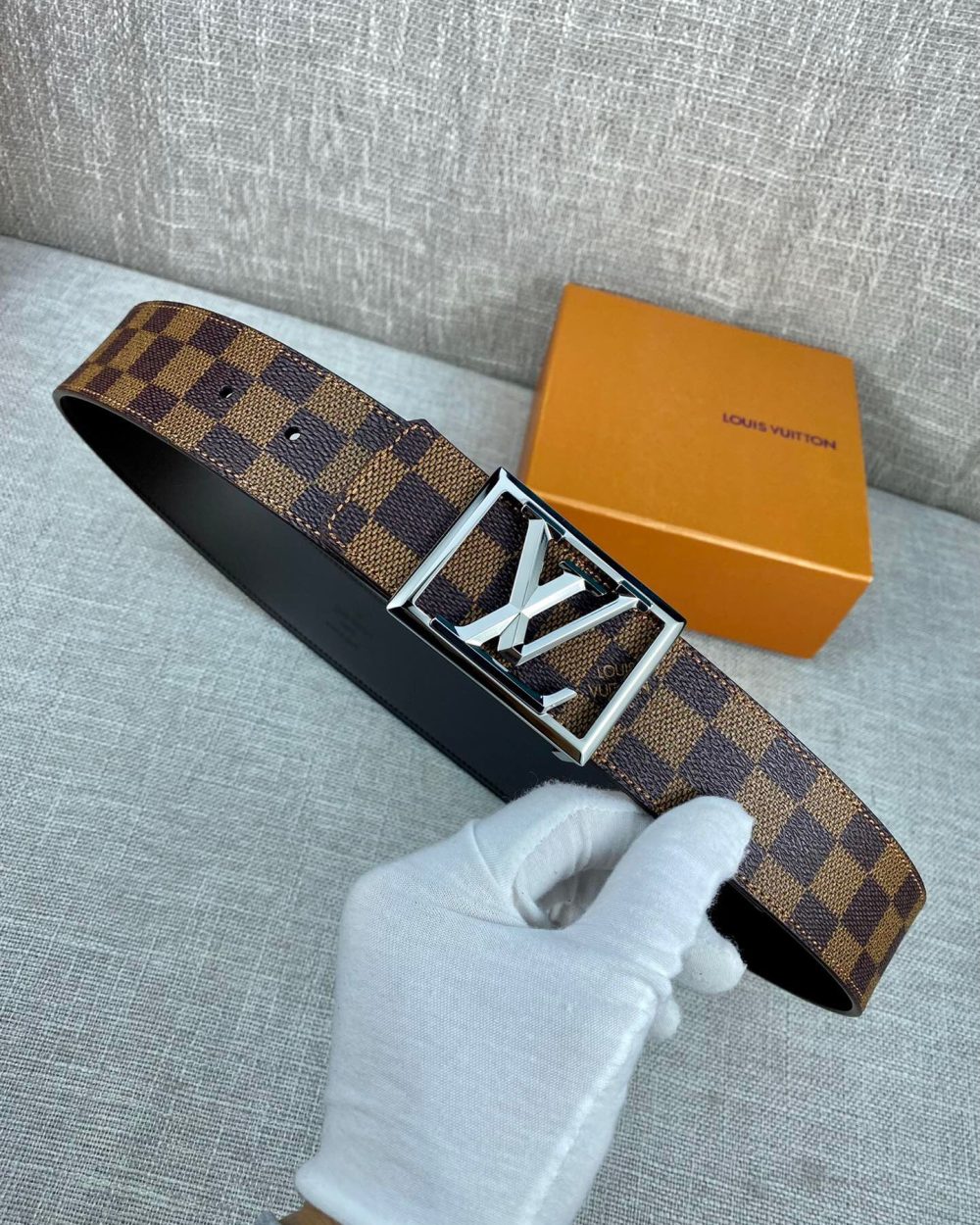 1:1 Replica Louis Vuitton Pyramide Frame Reversible LV Belt Damier Metal Hardware LV Women Belt