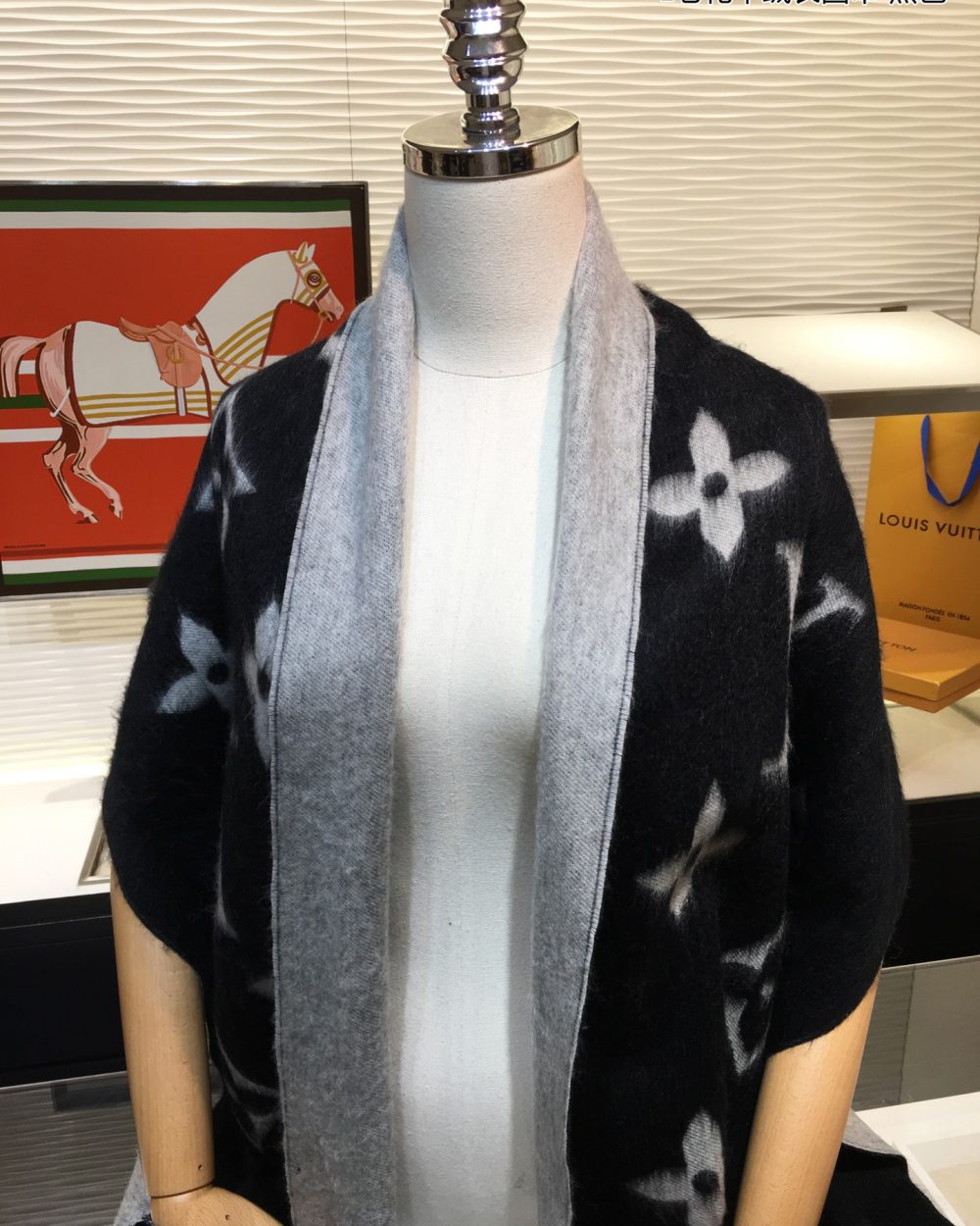 Louis Vuitton Reykjavik Scarf Black 75in/190cm M71040