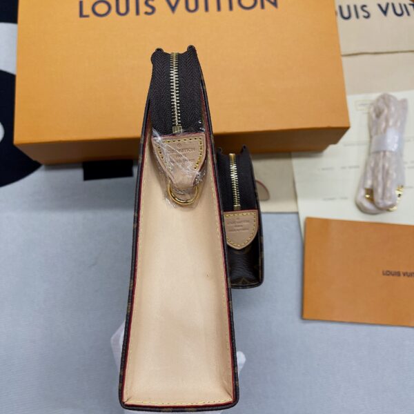 1:1 Replica Louis Vuitton Toiletry Pouch on Chain Monogram Canvas For Women, Women's Wallets 9.8in/25cm LV M81412