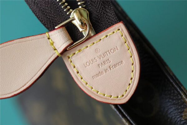 1:1 Replica Louis Vuitton Toiletry Pouch on Chain Monogram Canvas For Women, Women's Wallets 9.8in/25cm LV M81412
