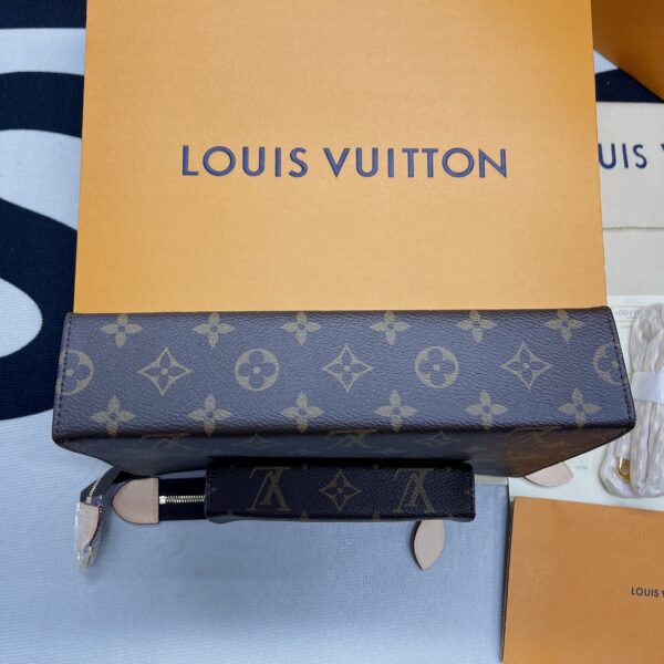 1:1 Replica Louis Vuitton Toiletry Pouch on Chain Monogram Canvas For Women, Women's Wallets 9.8in/25cm LV M81412