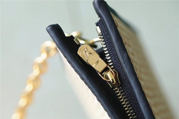 1:1 Replica Louis Vuitton Toiletry Pouch on Chain Raffia Natural /Black For Women, Women's Wallets 9.8in/25cm LV M81366