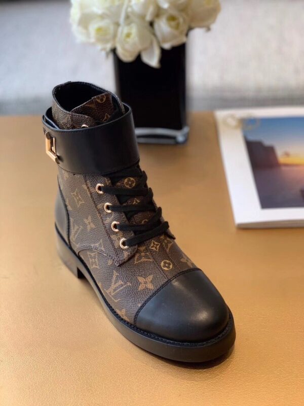 Louis Vuitton Wonderland Flat Ranger Patent Monogram Material Black/Brown For Women LV 1A2Q3N