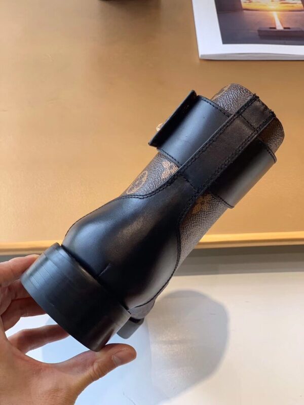 Louis Vuitton Wonderland Flat Ranger Patent Monogram Material Black/Brown For Women LV 1A2Q3N