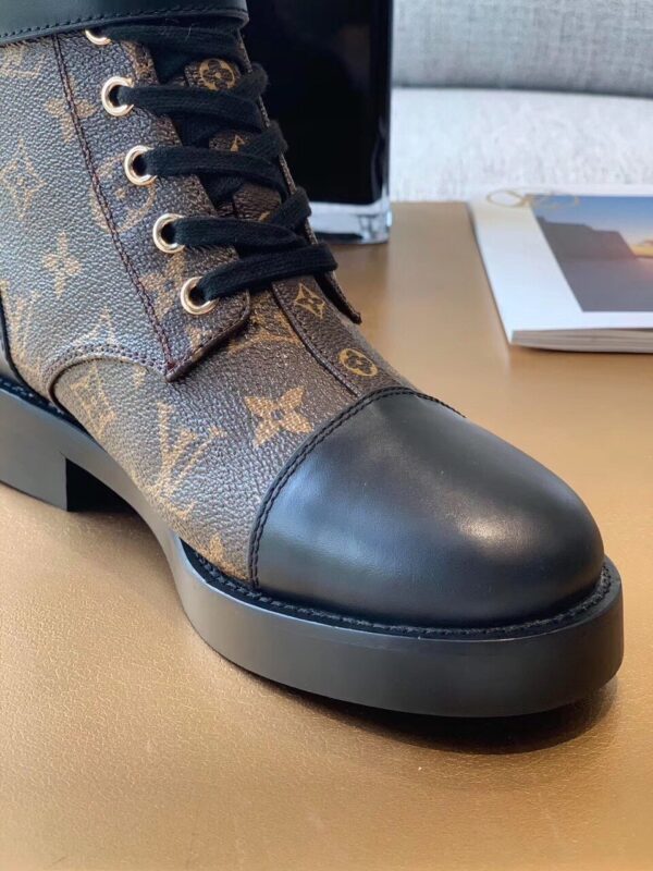 Louis Vuitton Wonderland Flat Ranger Patent Monogram Material Black/Brown For Women LV 1A2Q3N
