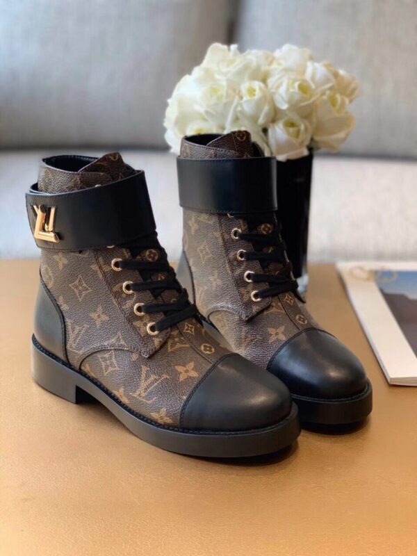Louis Vuitton Wonderland Flat Ranger Patent Monogram Material Black/Brown For Women LV 1A2Q3N