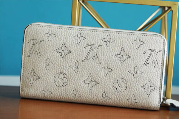1:1 Replica Louis Vuitton Zippy Wallet Monogram White / Soft Beige For Women, Women's Wallets 7.9in/19.5cm LV