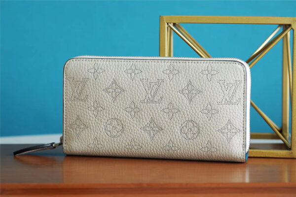 1:1 Replica Louis Vuitton Zippy Wallet Monogram White / Soft Beige For Women, Women's Wallets 7.9in/19.5cm LV