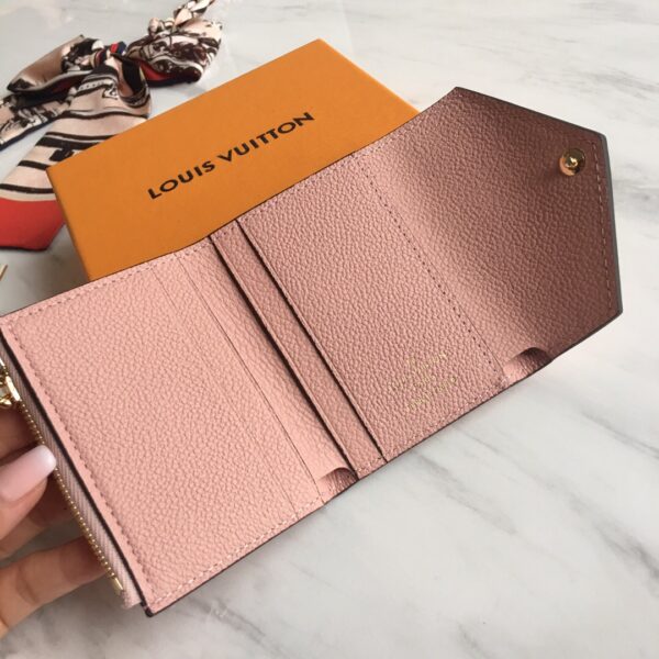 1:1 Replica Louis Vuitton Zoe Wallet Tourterelle Pink For Women, Women's Wallet 3.7in/9.5cm LV