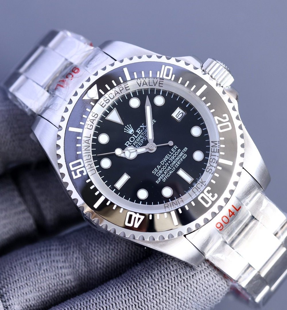 Rolex Sea Dweeler 44mm Silver Toned For Men 136660