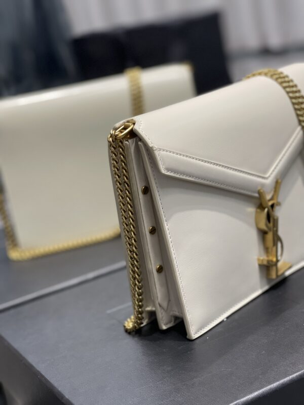 [REP 1:1] Saint Laurent Cassandra Medium Chain Bag White In Grain De Poudre Embossed For Women 8.6in/22cm YSL 532750BOW0W9207
