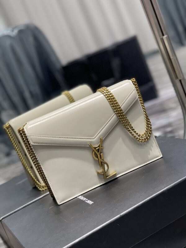[REP 1:1] Saint Laurent Cassandra Medium Chain Bag White In Grain De Poudre Embossed For Women 8.6in/22cm YSL 532750BOW0W9207