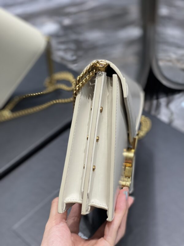 [REP 1:1] Saint Laurent Cassandra Medium Chain Bag White In Grain De Poudre Embossed For Women 8.6in/22cm YSL 532750BOW0W9207