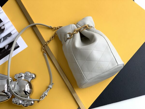 [REP 1:1] Saint Laurent Le Maillon Hook Bucket Bag White For Women, Women's Bags 10.6in/27cm YSL  686310AAAJK9207