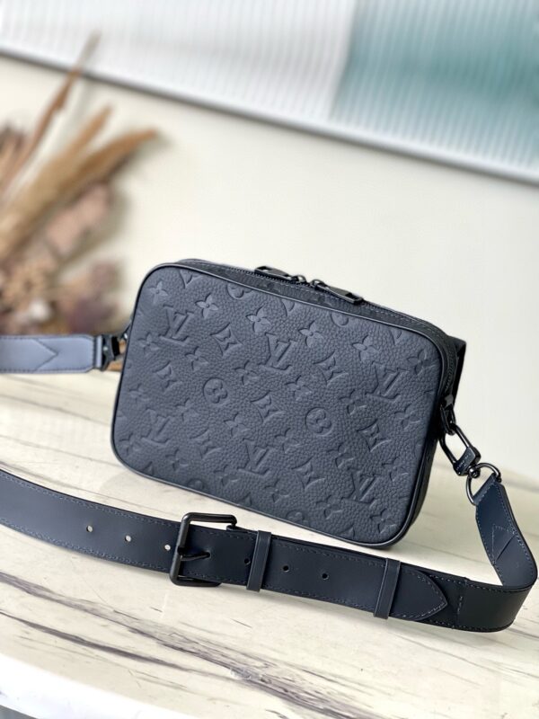 [REP 1:1] Louis Vuitton Steamer Messenger Monogram Taurillon Leather LG G90 Unique Bag For Women M23742 - 24cm