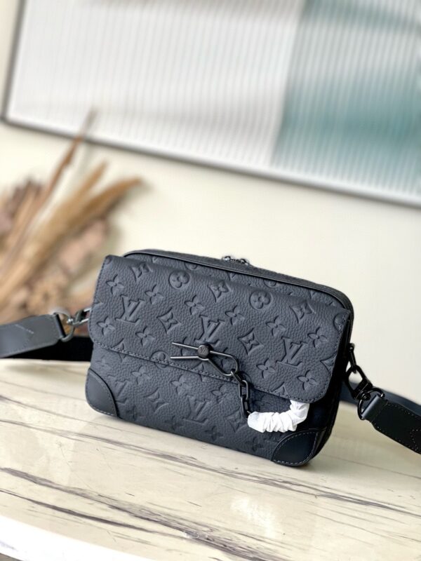 [REP 1:1] Louis Vuitton Steamer Messenger Monogram Taurillon Leather LG G90 Unique Bag For Women M23742 - 24cm