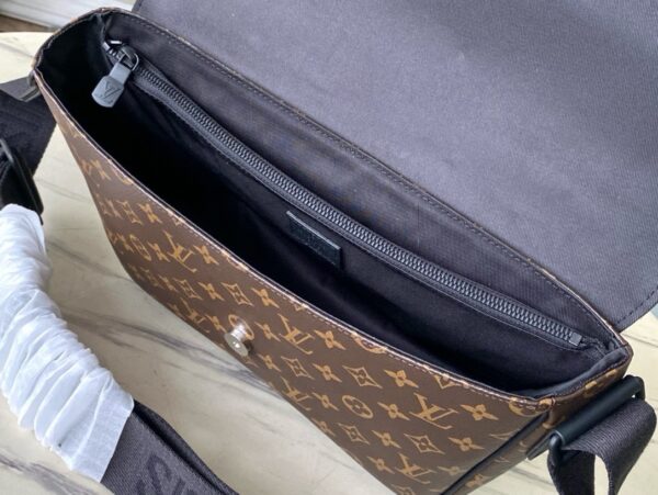 [REP 1:1] Louis Vuitton Monogram Eclipse Montsouris Messenger Shoulder Unique Bag For Women M46685 3 - 34cm