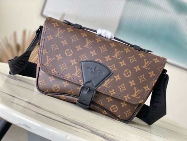 [REP 1:1] Louis Vuitton Monogram Eclipse Montsouris Messenger Shoulder Unique Bag For Women M46685 3 - 34cm