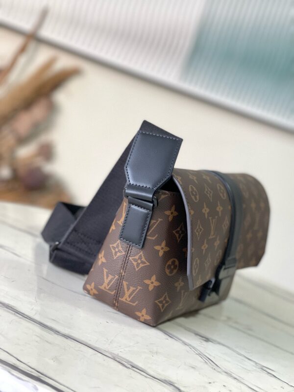 [REP 1:1] Louis Vuitton S Cape Messenger Monogram Eclipse Unique Bag For Unisex M46794 3 - 28cm