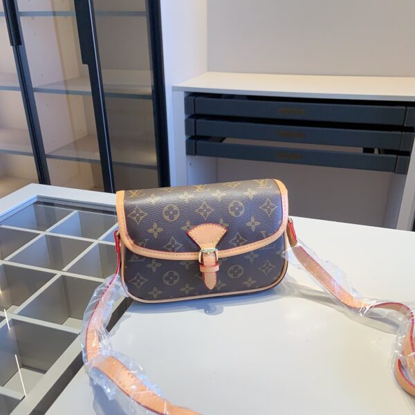 MN-LV030 - Louis Vuitton Mini Bag
