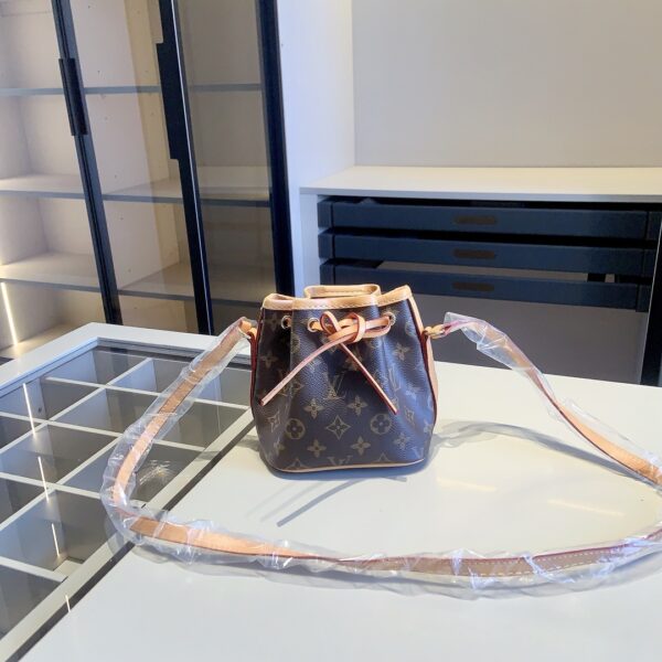 MN-LV010 - Louis Vuitton Mini Bag