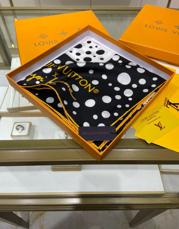 570794 Louis Vuitton Square 90 Silk Scarves