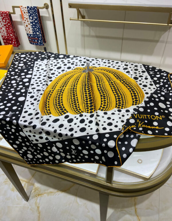 570794 Louis Vuitton Square 90 Silk Scarves