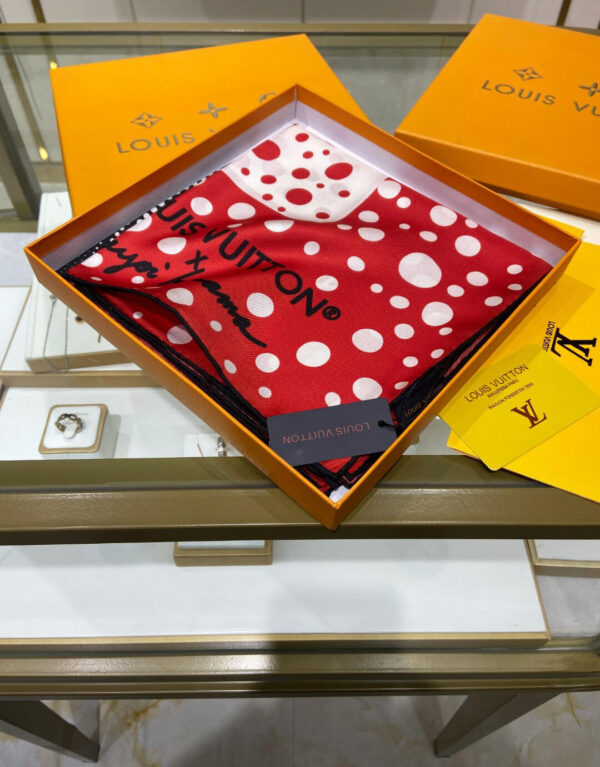 570795 Louis Vuitton Square 90 Silk Scarves