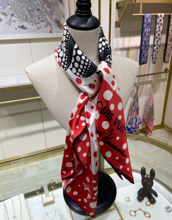 570795 Louis Vuitton Square 90 Silk Scarves