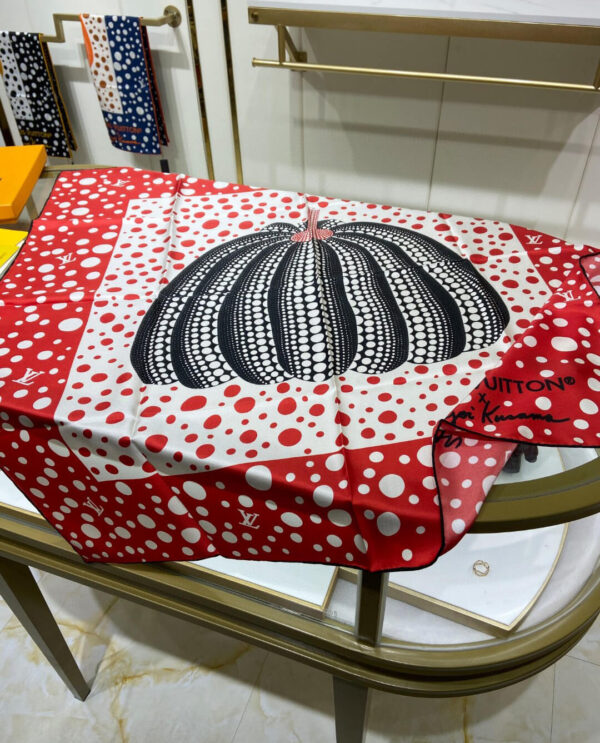 570795 Louis Vuitton Square 90 Silk Scarves
