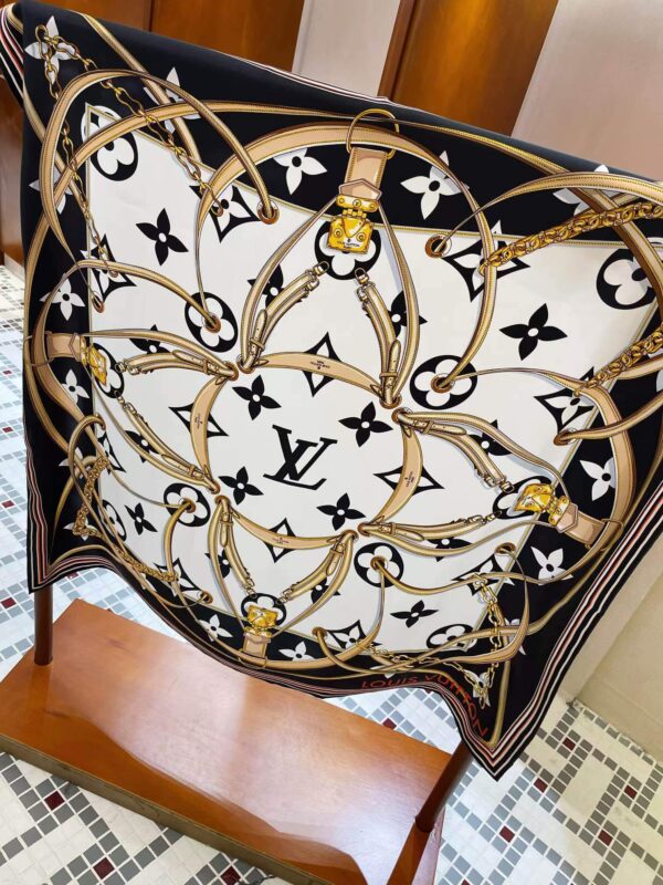 M76649 Ultimate Monogram Square