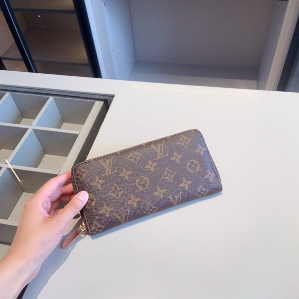 Louis Vuitton Wallet - WL001