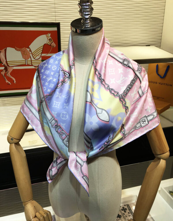 570828 Louis Vuitton Square 90 Silk Scarves